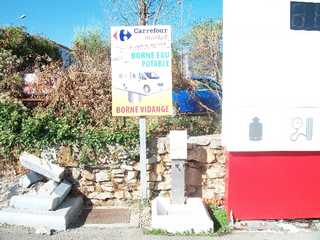 aire de carrefour à les vans ardèche