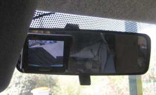 montage de l'écran sur le rétroviseur