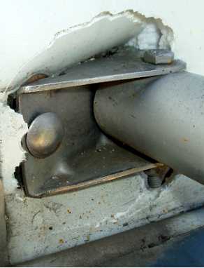 fixation basse du porte vélo enfoncée 2